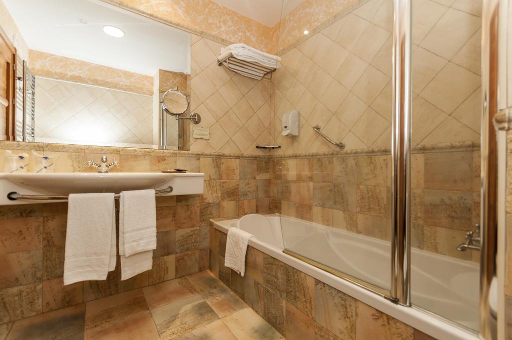 Premium Queen Room with Two Queen Beds